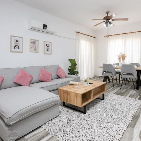Beautiful Apartment In Harbour Paphos, Central & Close To Beach Eksteriør billede