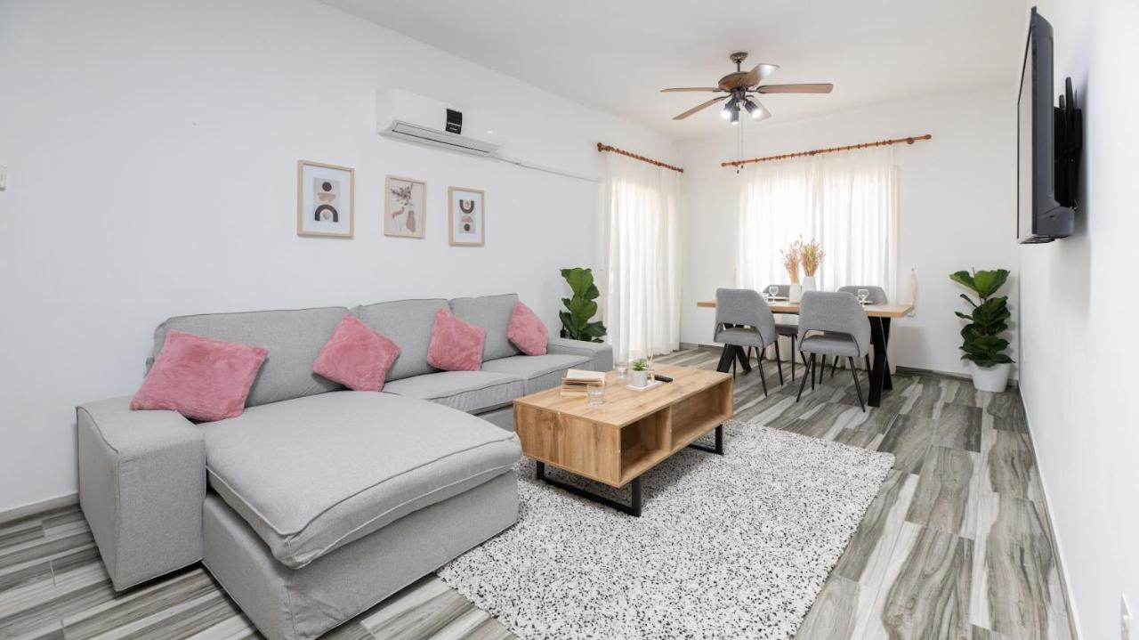 Beautiful Apartment In Harbour Paphos, Central & Close To Beach Eksteriør billede