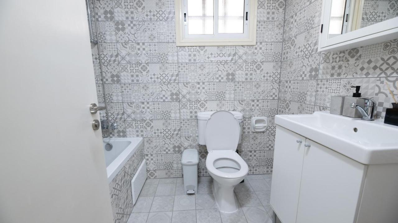 Beautiful Apartment In Harbour Paphos, Central & Close To Beach Eksteriør billede