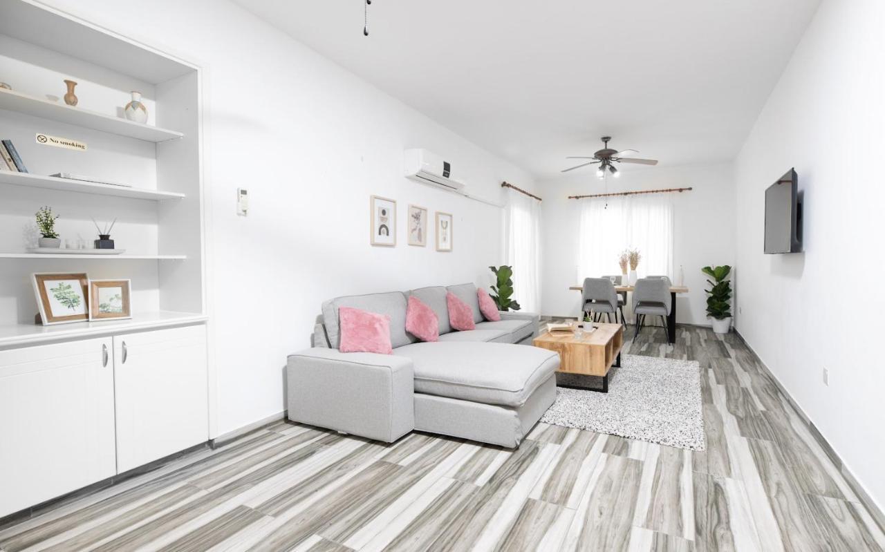 Beautiful Apartment In Harbour Paphos, Central & Close To Beach Eksteriør billede
